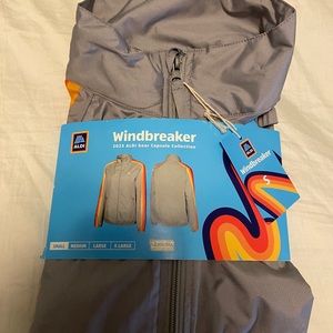 ALDI Gear 2023 Capsule Collection NWT Silver Zip Up Windbreaker Jacket Unisex 🌈